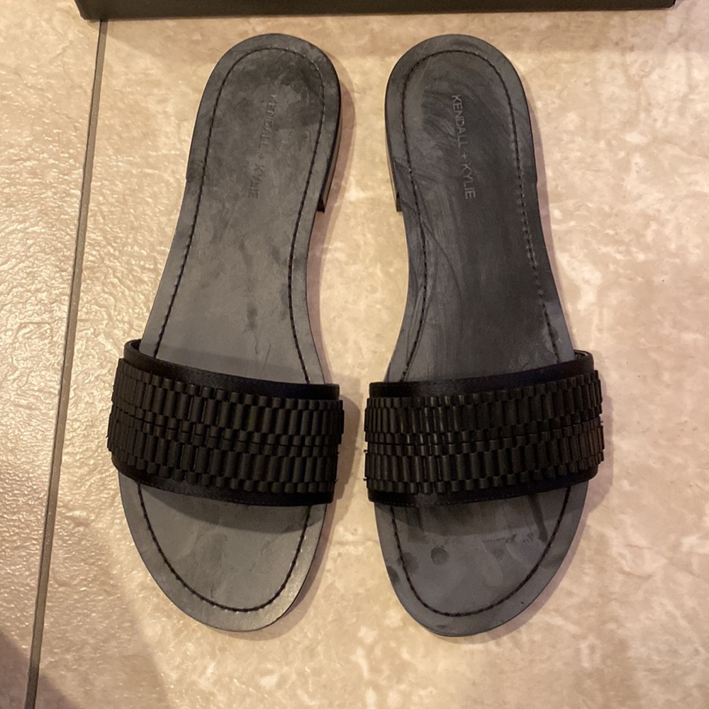 Kendall and Kylie flat sandals!